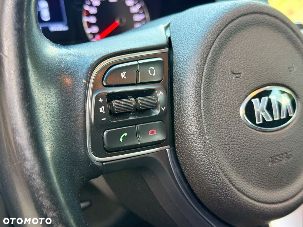 Kia Optima 2.0 M - 32
