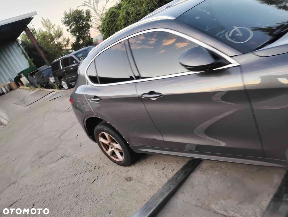 Alfa Romeo Stelvio 2.0 Turbo 16V AT8-Q4 Sprint - 26