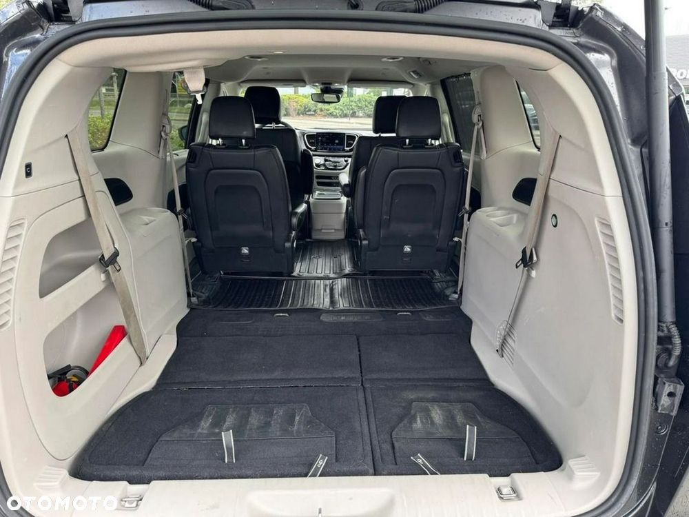 Chrysler Pacifica - 21