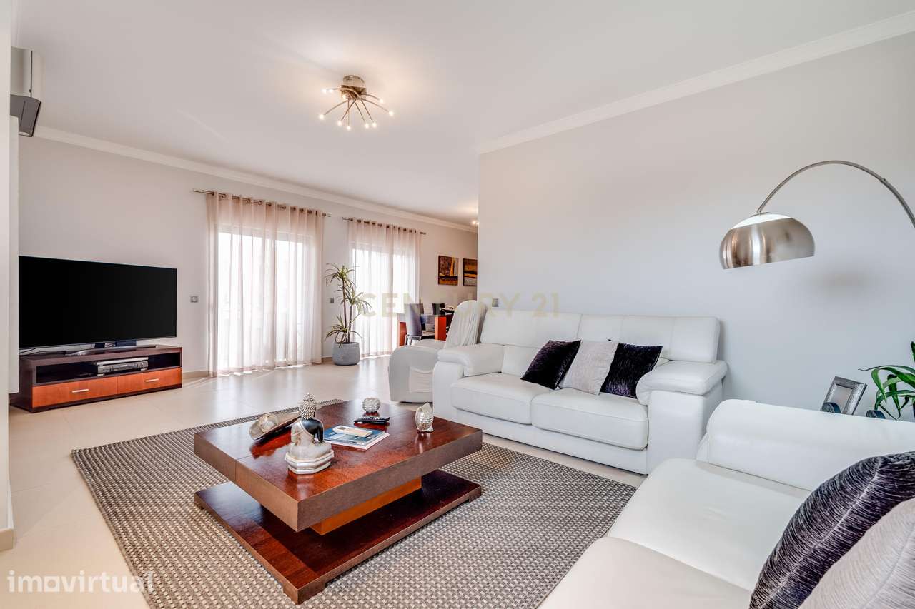 APARTAMENTO T3 SITUADO NO CONDOMINIO QUINTA DAS SESMARIAS EM PORTIMAO - Grande imagem: 3/39