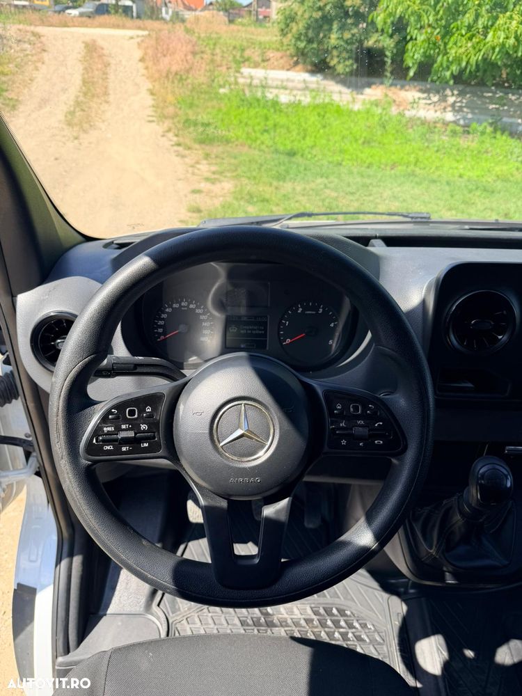 Mercedes-Benz Sprinter - 11