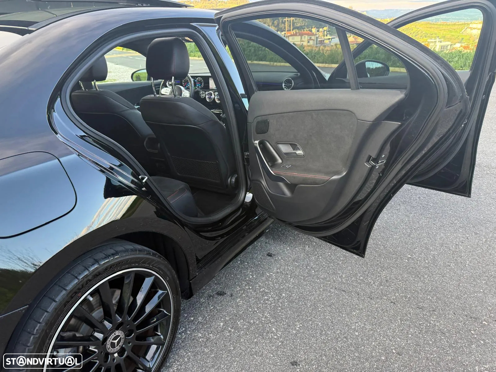 Mercedes-Benz A 250 Limousine e AMG Line - 28