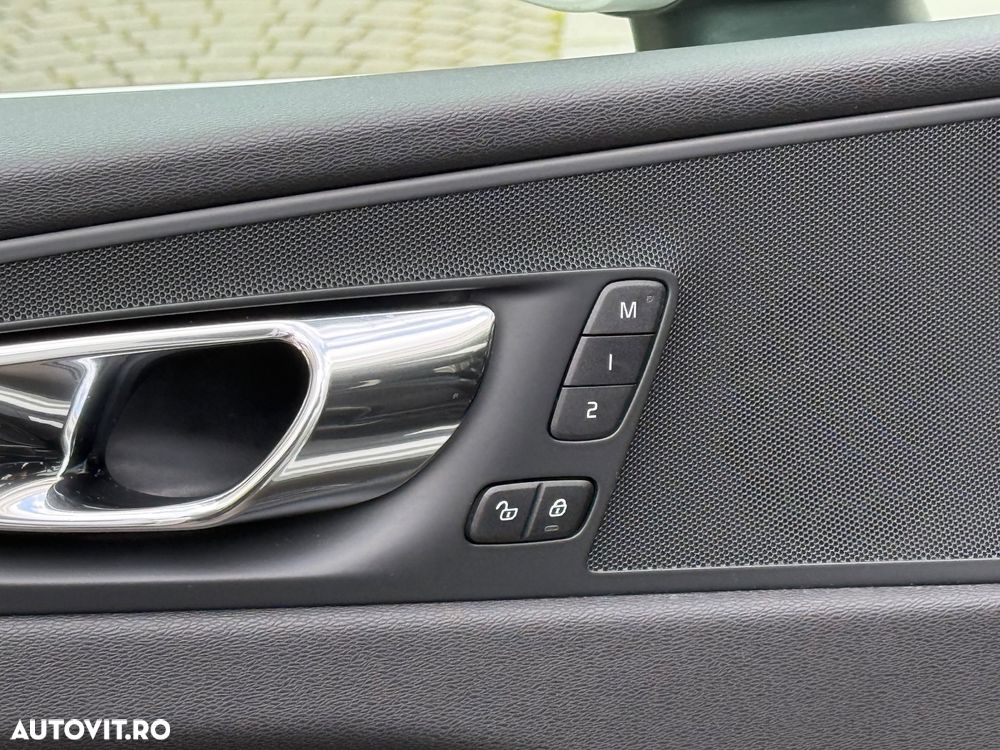 Volvo XC 60 D5 AWD R-Design - 31