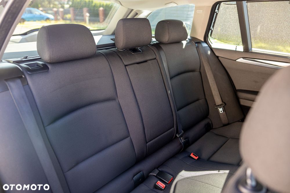 BMW Seria 5 525d - 34