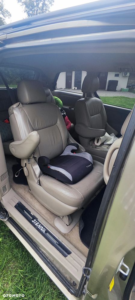 Toyota Sienna - 7