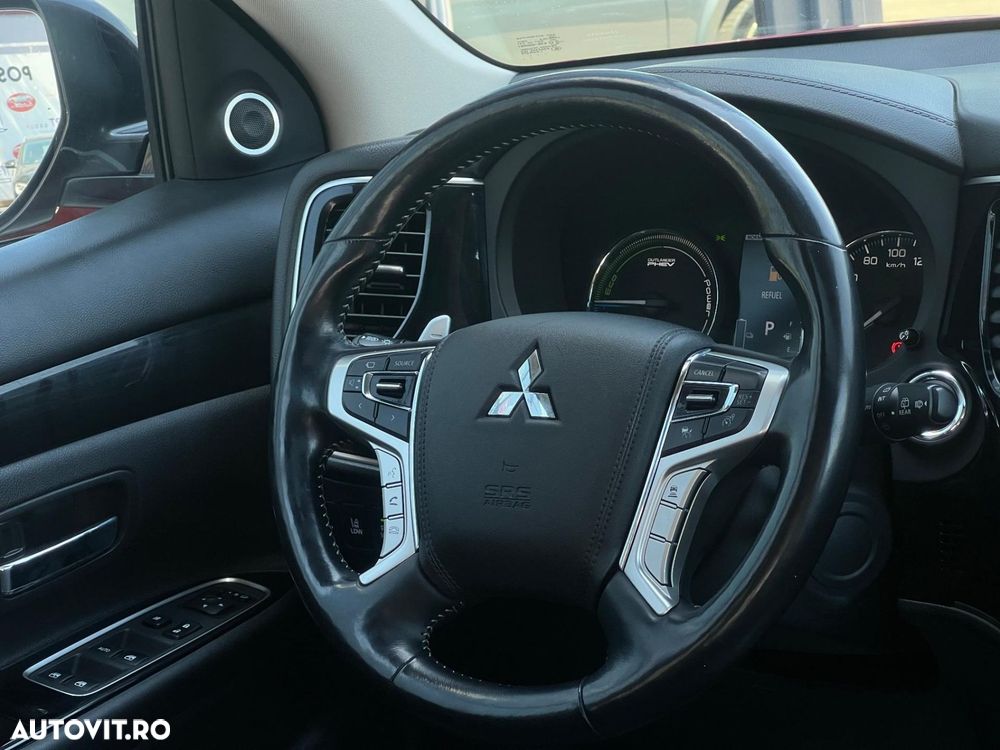 Mitsubishi Outlander - 11