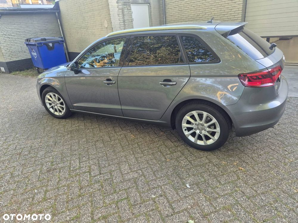 Audi A3 Sportback 1.6 TDI Ambiente - 3