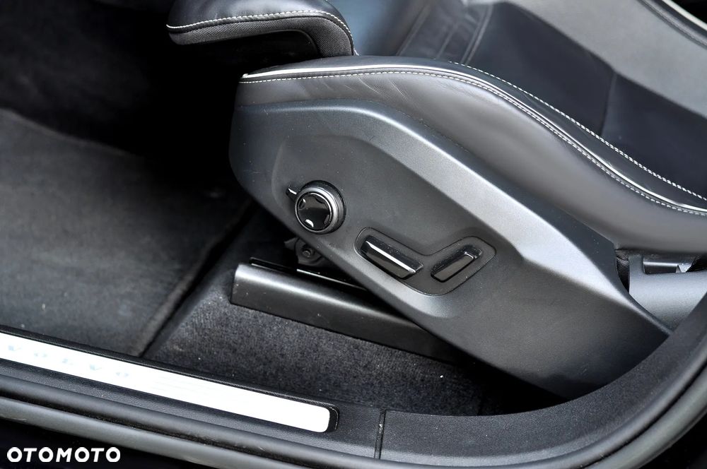 Volvo XC 60 B4 D Ultimate Dark - 26