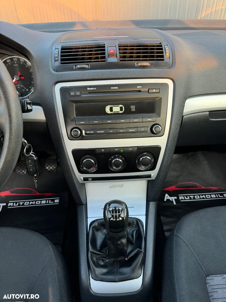 Skoda Octavia 1.6 Tour - 10