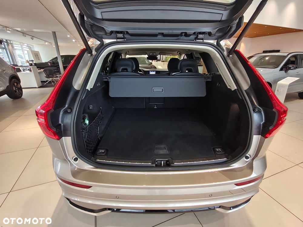 Volvo XC 60 B4 B Plus Dark - 13