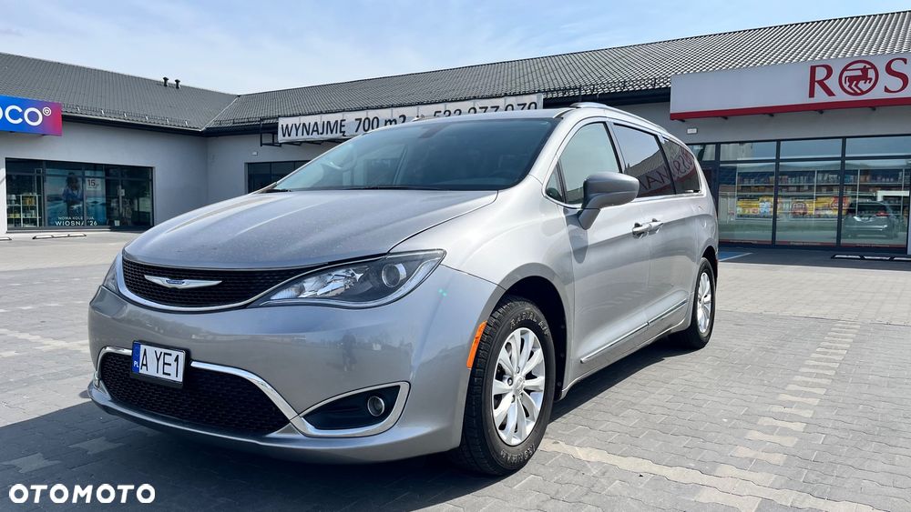 Chrysler Pacifica - 1
