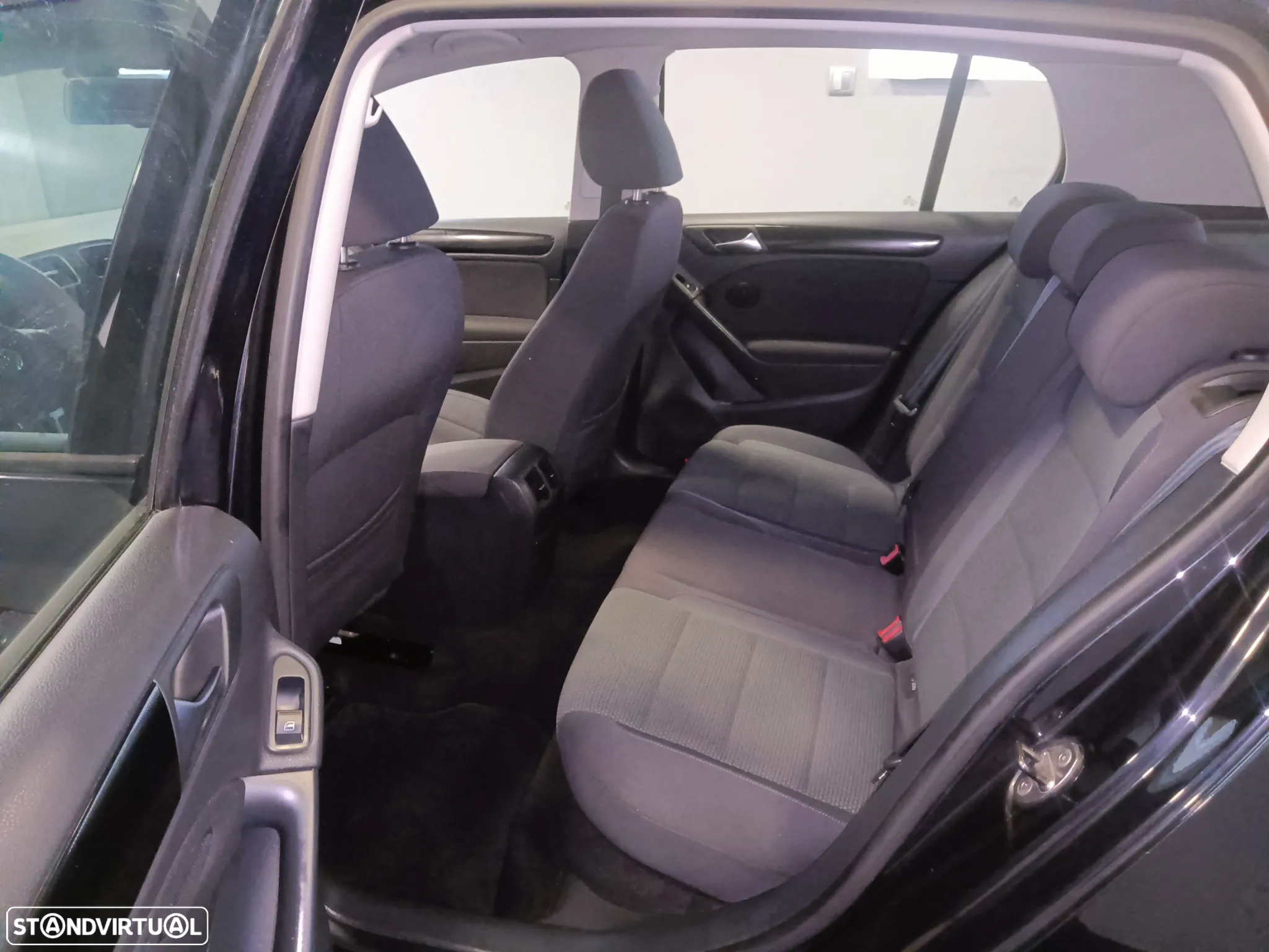 VW Golf 1.6 TDi Confortline - 8