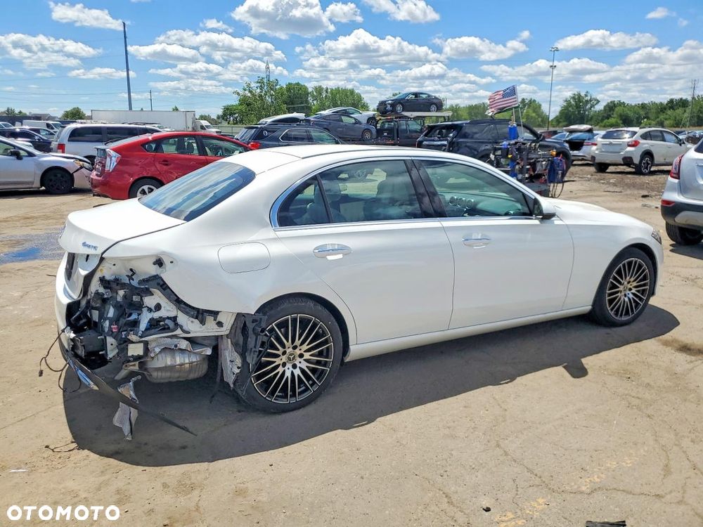 Mercedes-Benz Klasa C 300 4Matic 9G-TRONIC - 4