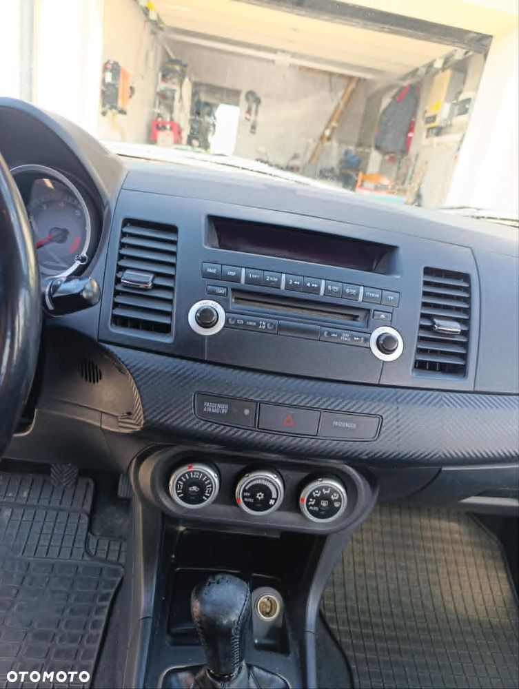 Mitsubishi Lancer 1.5 Invite - 10