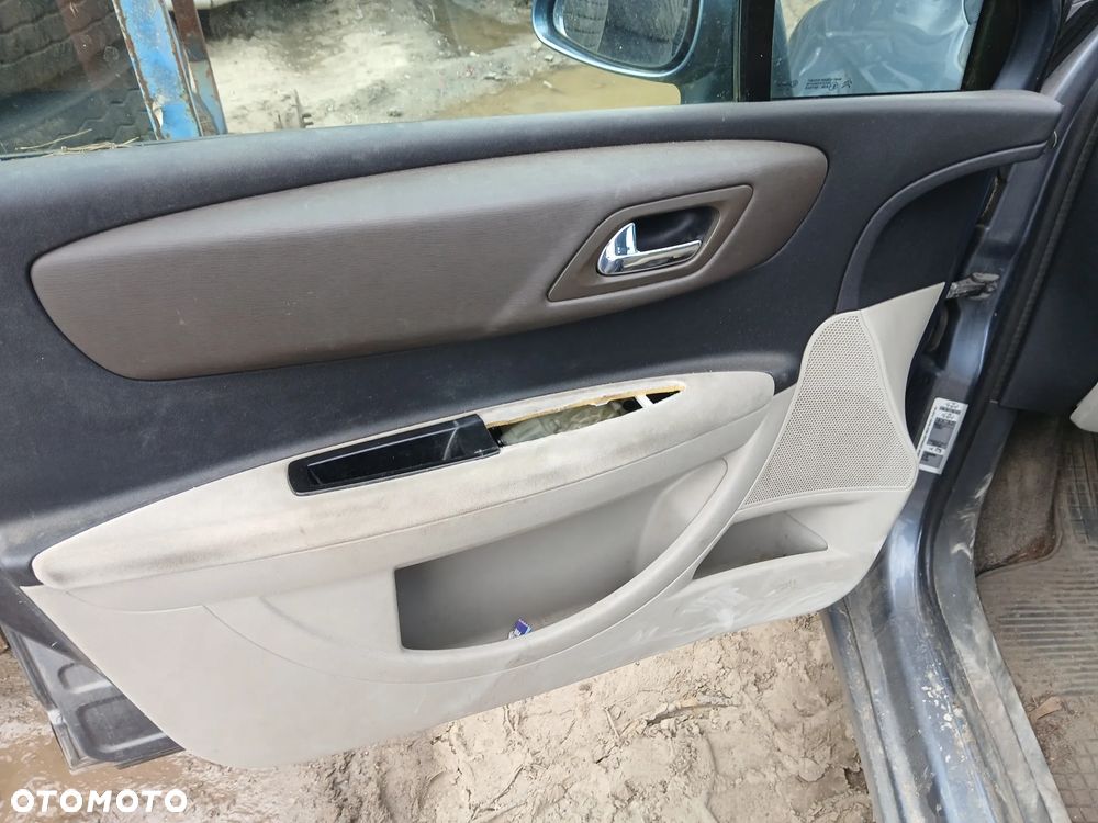 citroen C4 5D fotel fotele kanapa deska kokpit podsufitka boczek boczki klamka podłokietnik licznik - 2