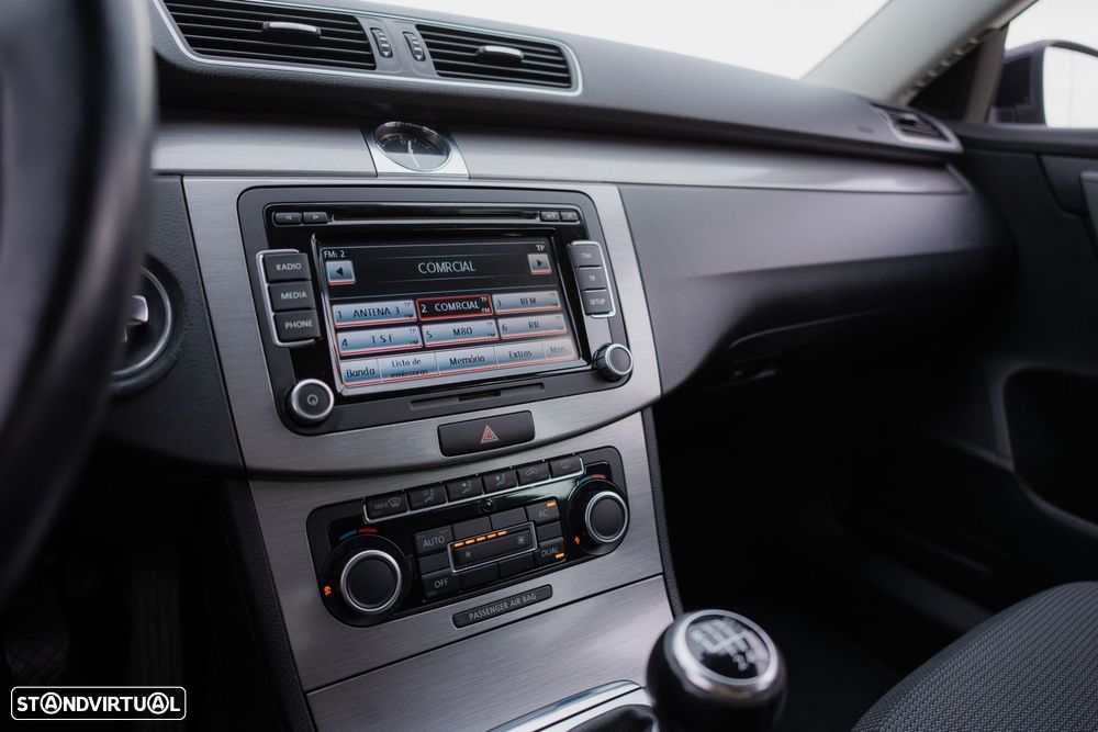 VW Passat 1.6 TDI Confortline BM - 32