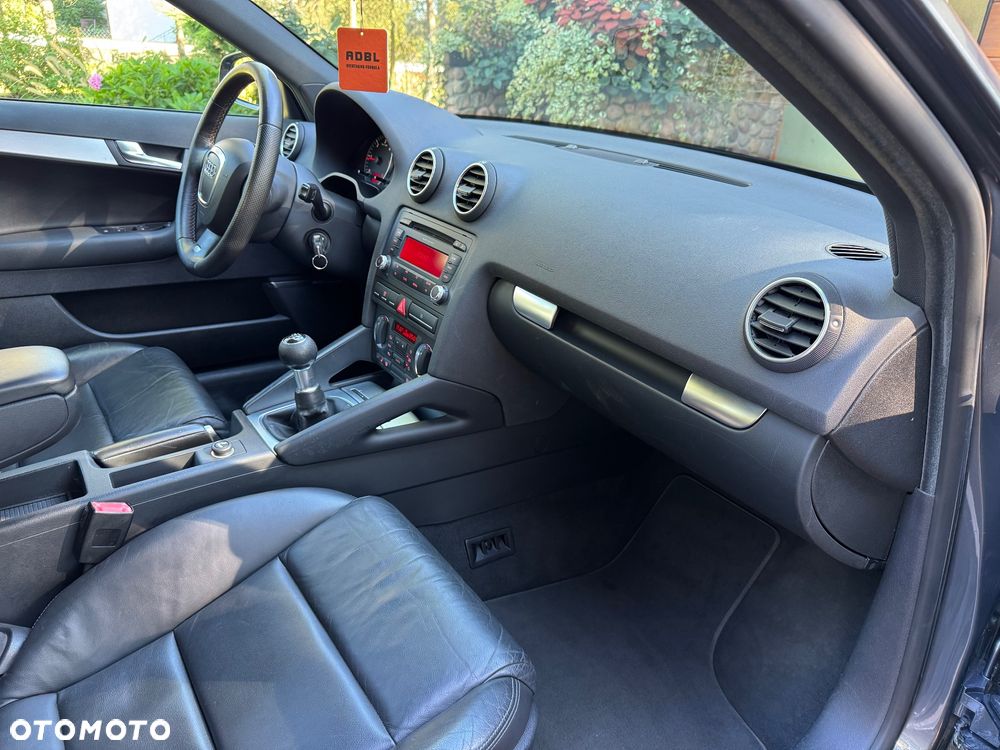 Audi A3 Sportback 1.9 TDI S line Sportpaket plus - 28