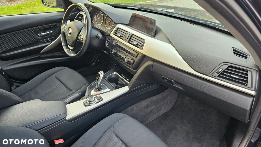 BMW Seria 3 318d Touring - 9