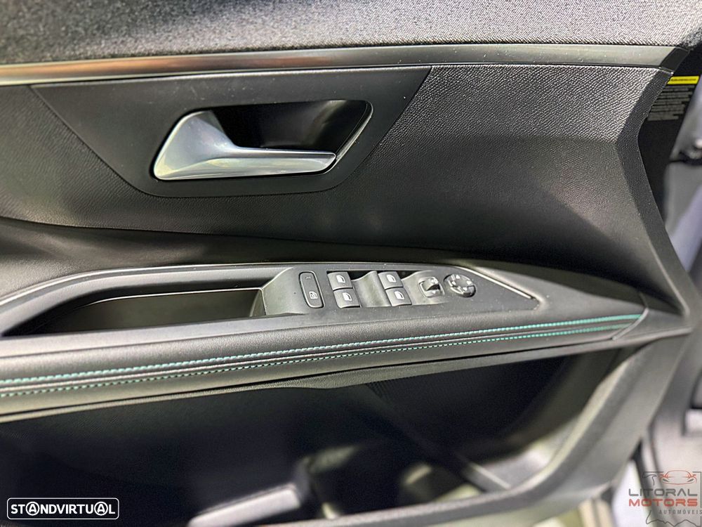 Peugeot 5008 1.2 Hybrid Allure Pack e-DCS6 - 17