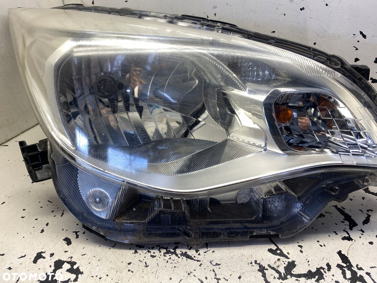 TOYOTA VERSO S LAMPA PRAWY PRZÓD - 3