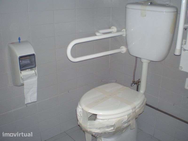 Arrendo Loja 100 m2 em frente à Universidade UBI - Grande imagem: 4/8