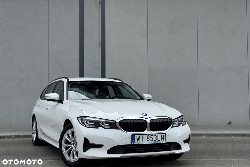 BMW Seria 3 318d mHEV - 21