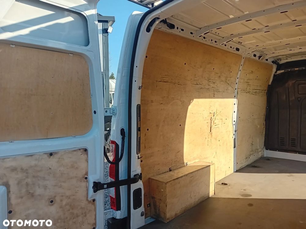 Nissan NV 400 - 10