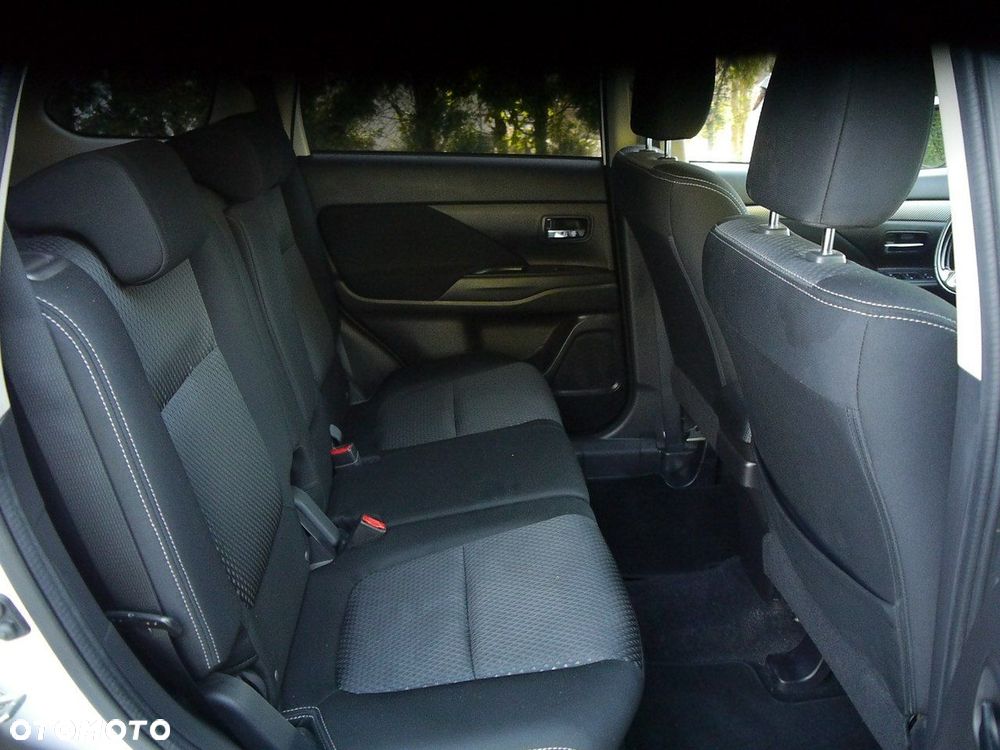 Mitsubishi Outlander 2.2 DI-D 4WD Automatik Diamant Edition+ - 33