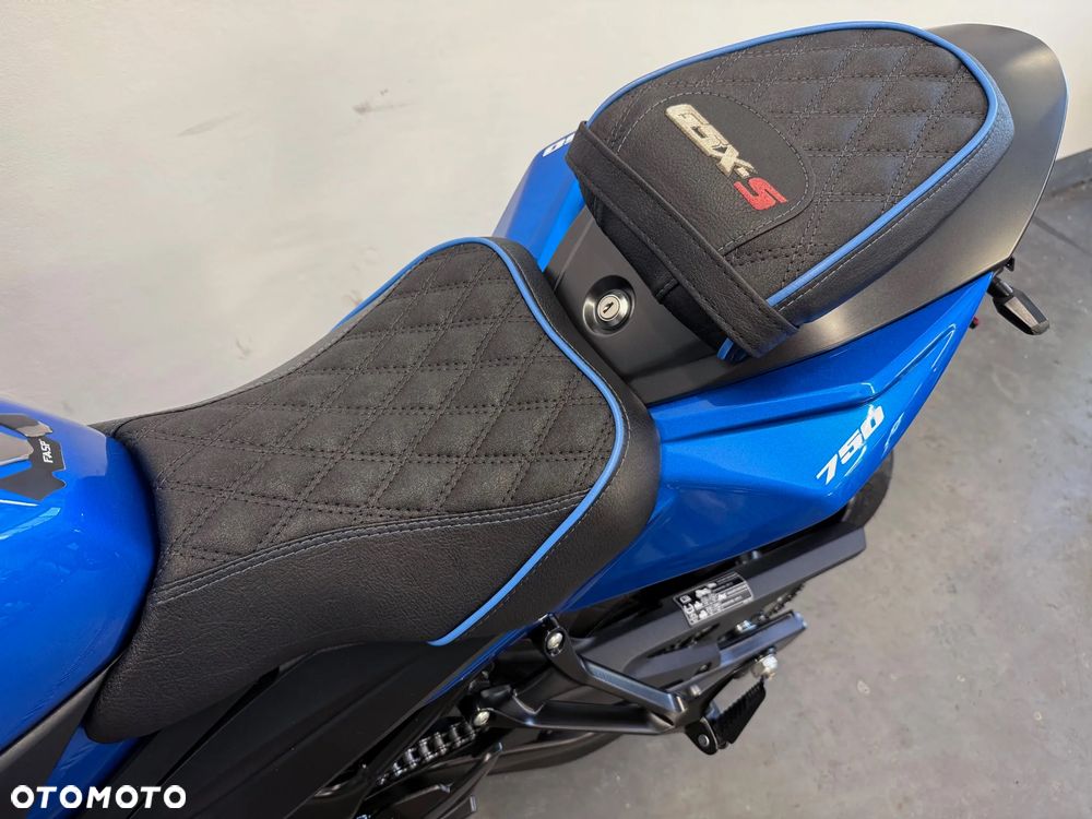 Suzuki GSX - 27