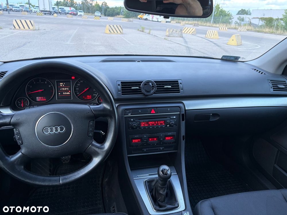 Audi A4 Limousine - 8