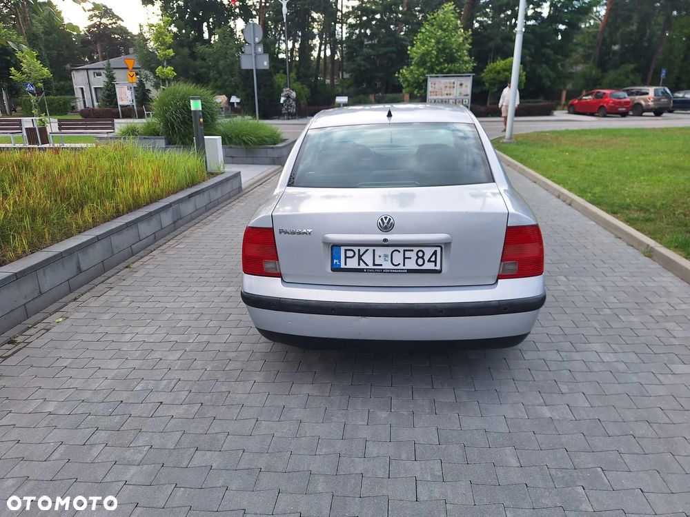 Volkswagen Passat 1.6 Comfortline - 15
