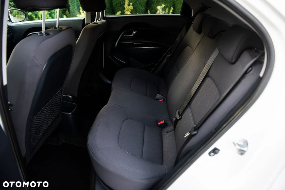 Kia Rio 1.2 Attract - 32