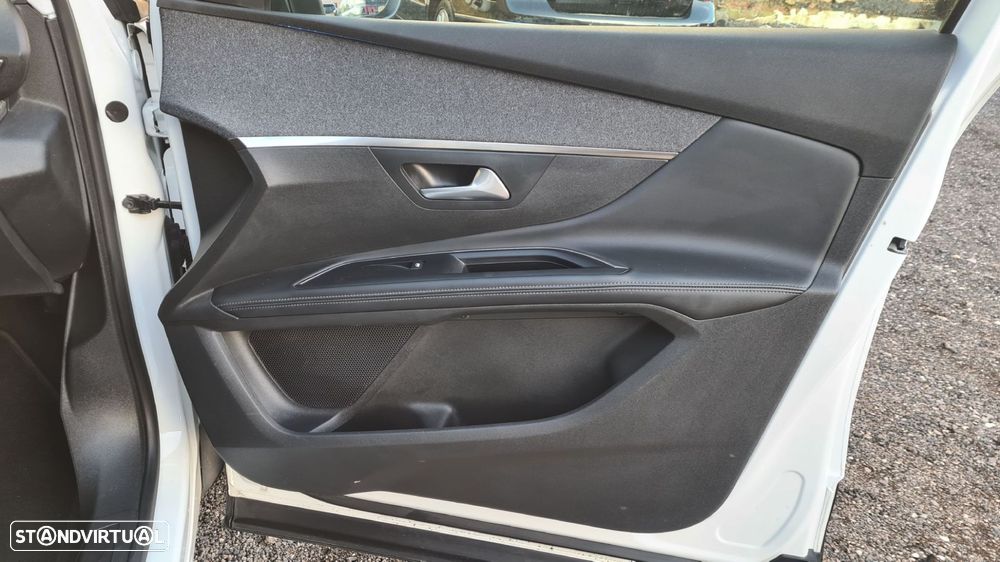 Peugeot 5008 1.5 BlueHDi Allure EAT8 - 39