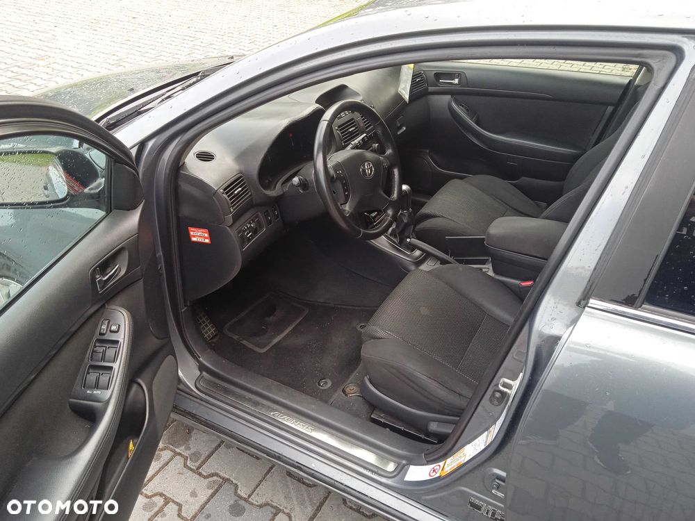 Toyota Avensis - 4