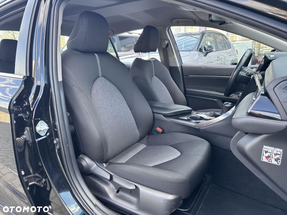 Toyota Camry 2.5 Hybrid Comfort CVT - 18
