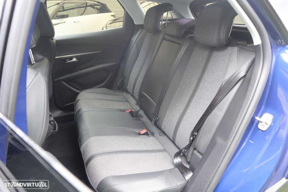 Peugeot 3008 1.5 BlueHDi Allure EAT8 - 26