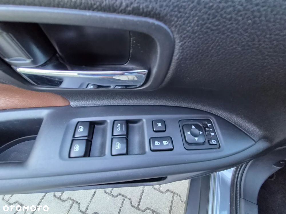 Mitsubishi Outlander - 27