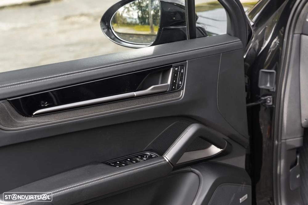 Porsche Cayenne Turbo E-Hybrid Tiptronic S - 15