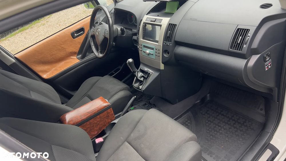 Toyota Corolla Verso - 12