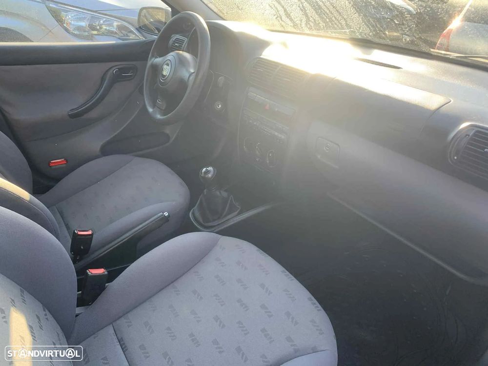 SEAT Leon 1.4 16V Confort JE - 11