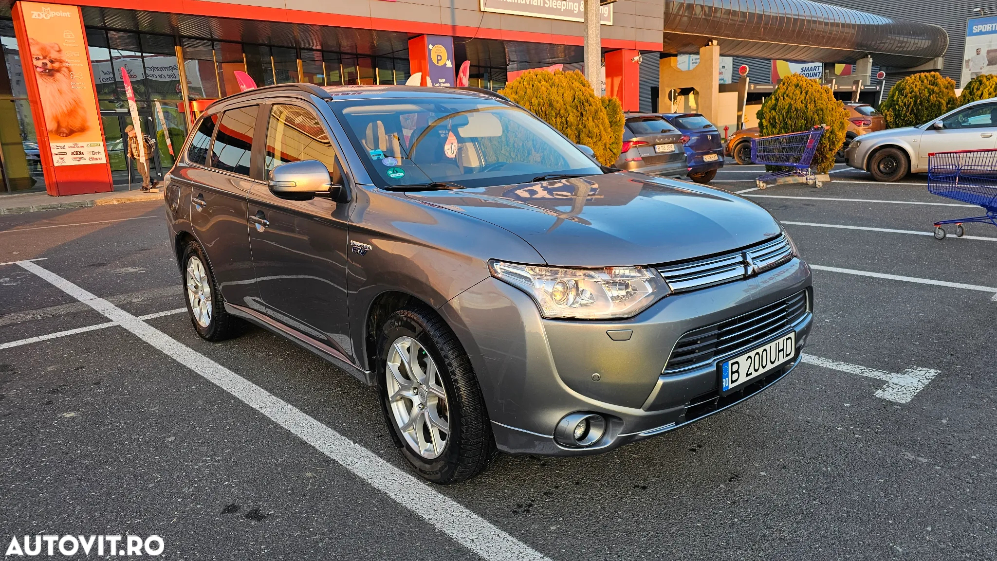 Mitsubishi Outlander - 2