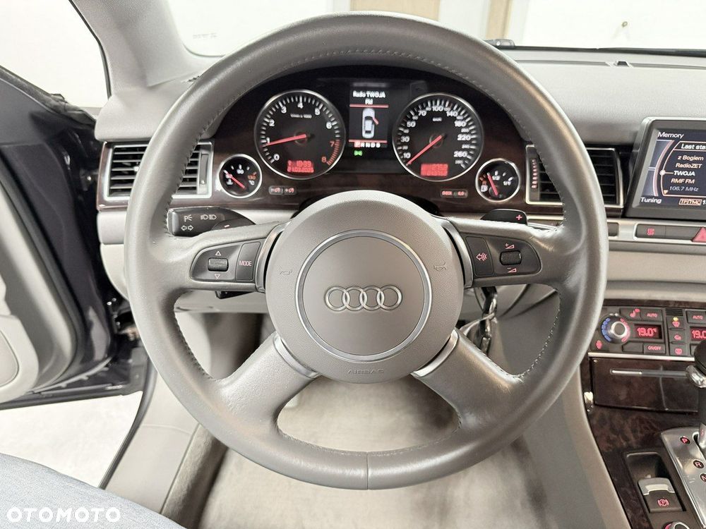 Audi A8 4.2 Quattro - 34
