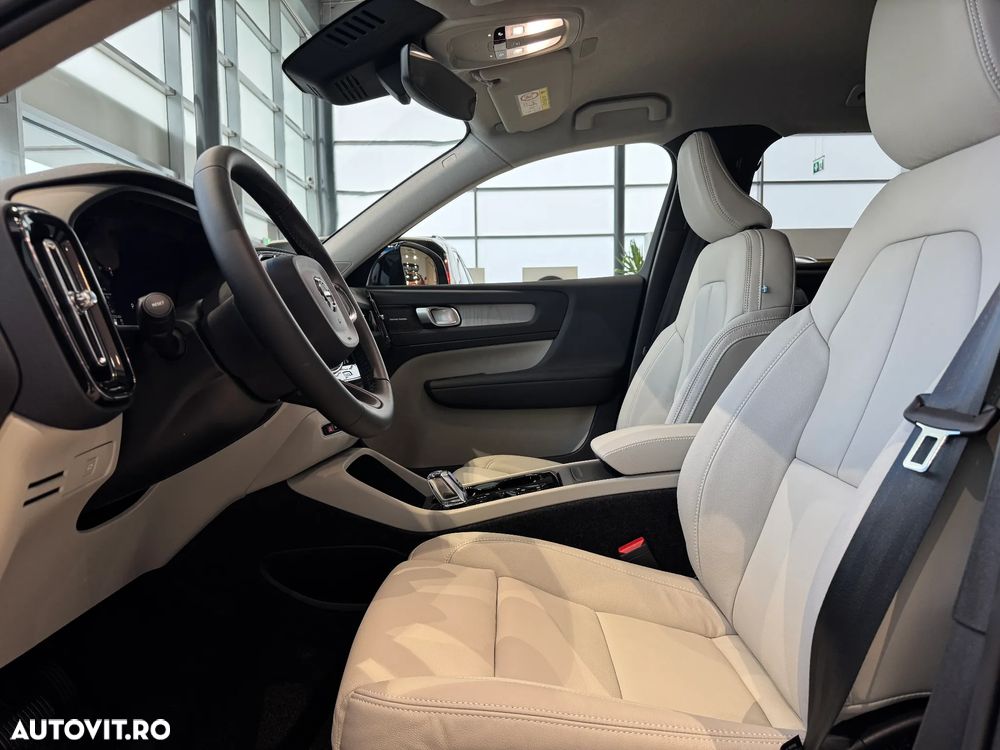 Volvo XC 40 B3 AT FWD MHEV Plus Dark - 13