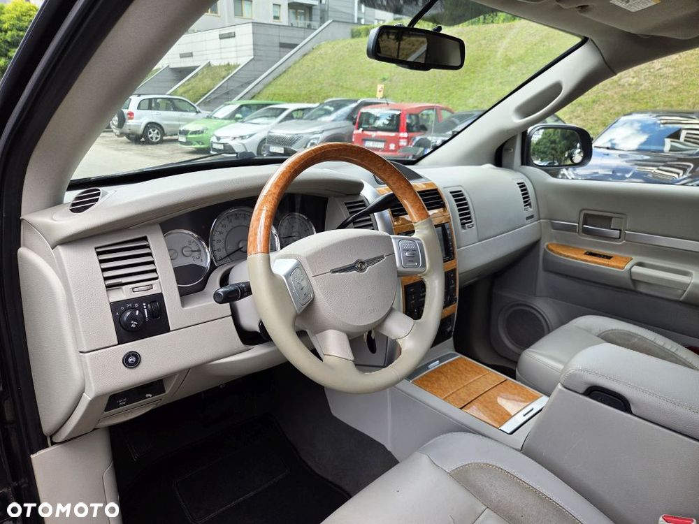 Chrysler Aspen - 22