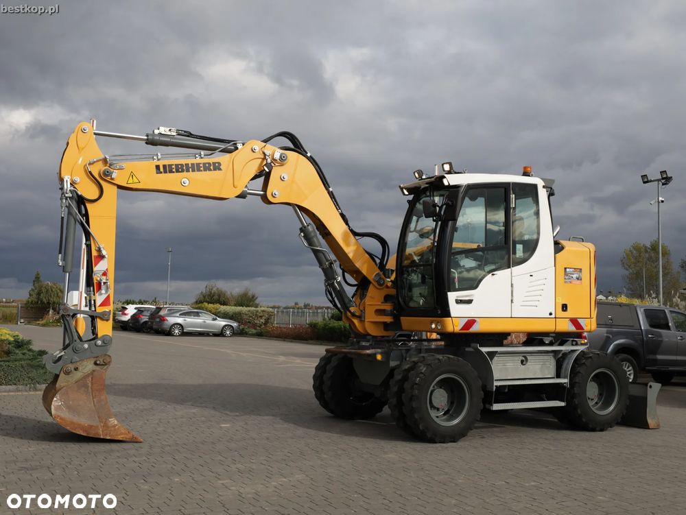 Liebherr A910 Compact - 12