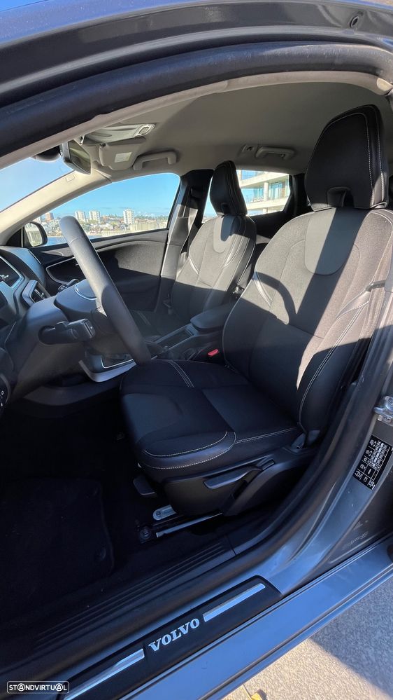 Volvo V40 2.0 D3 Momentum Geartronic - 21