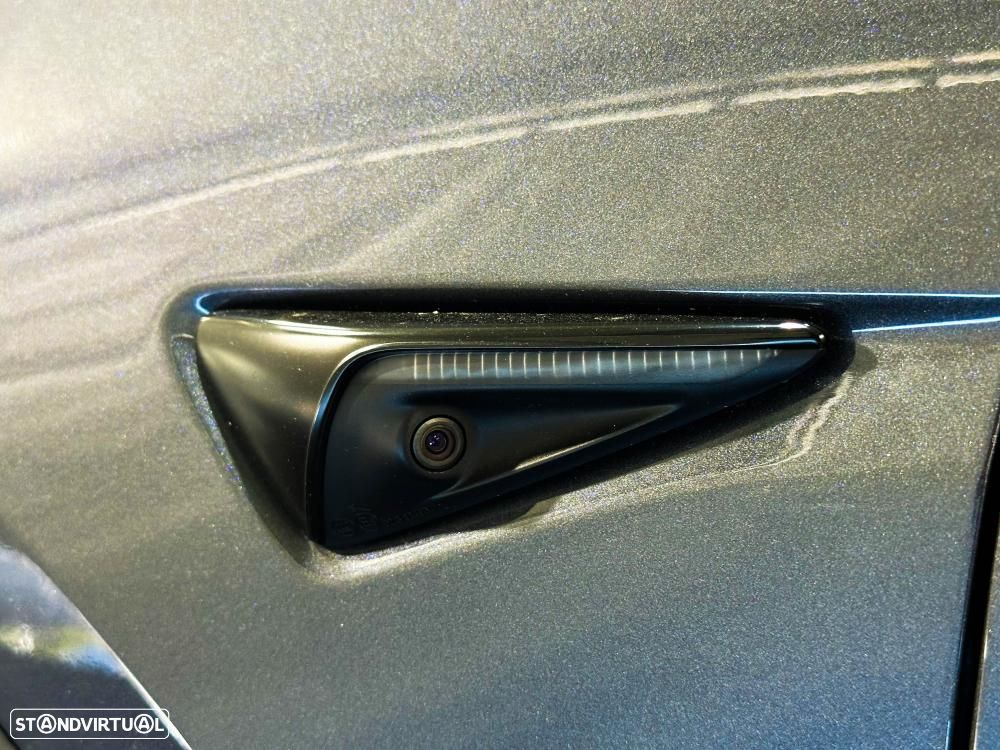 Tesla Model Y Long Range Dual Motor AWD - 19