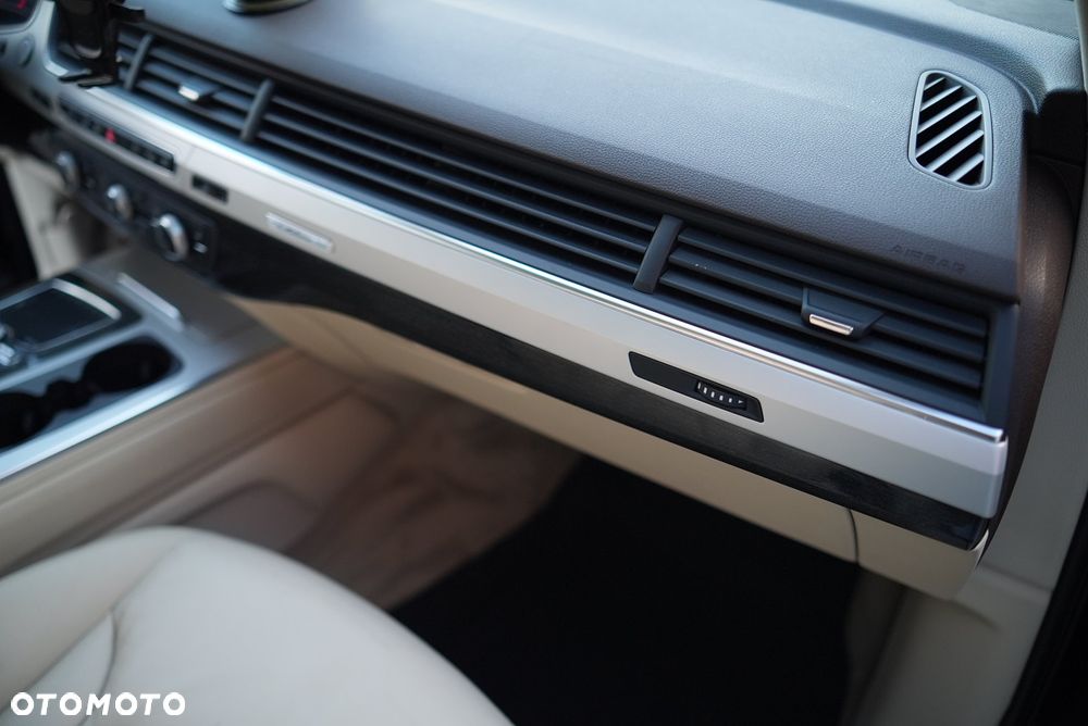 Audi Q7 2017 photo 2