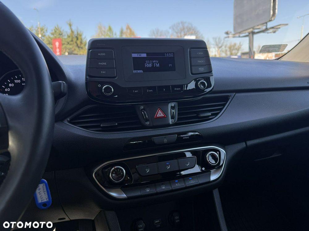 Hyundai i30 1.5 DPI Classic + - 23