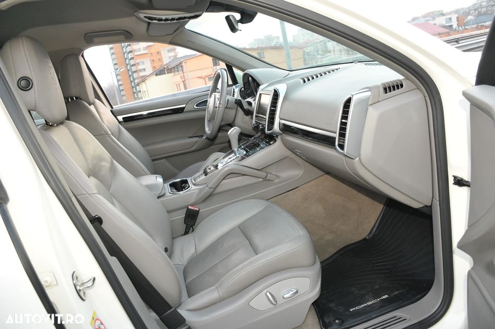 Porsche Cayenne 3.0 L V6 - 4
